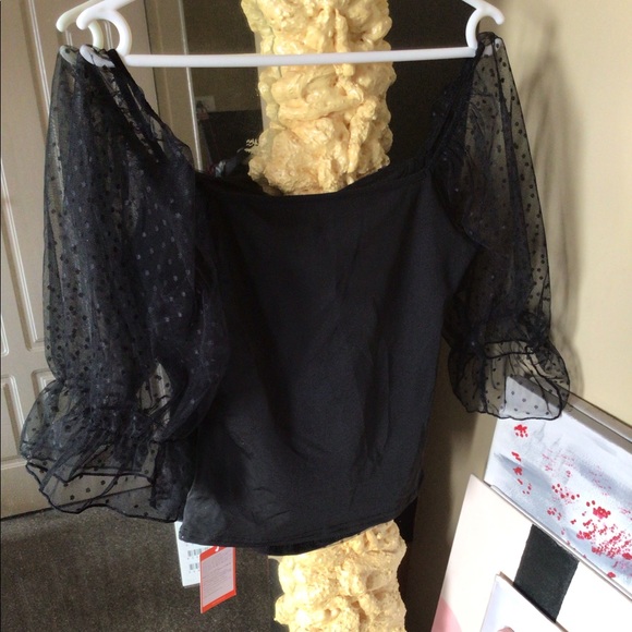 Cut out blouse - Picture 3 of 6